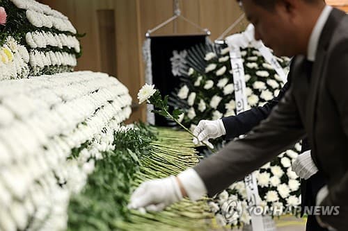 Veterans ministry to fly national flags at half-staff to mourn 2 deceased firefighters