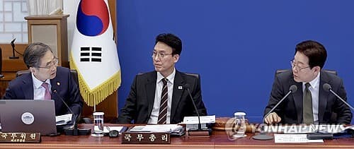 (LEAD) S. Korea dispatches envoys to Algeria, Libya for alternative supply chains amid Mideast crisis: FM