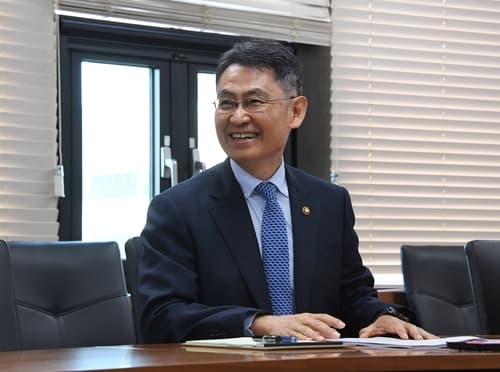 Finance ministry holds talks with overseas officials on supply chain risks